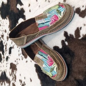 🩵🌵🌸Women' Ariat CruisersTan Floral Cacti Slip-On Loafers s size 6.5 B🌵🌸🩵